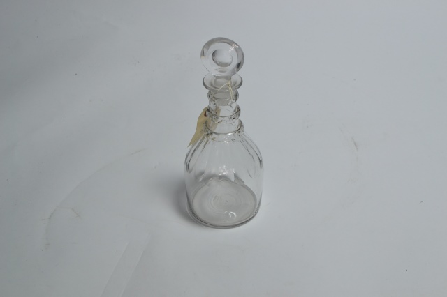 Discover our unique Georgian target stopper decanter from 1805. In excellent shape and ready to elevate your drinkware! Shop now for vintage delights.