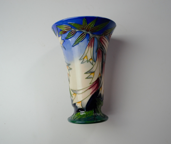 Discover the elegance of the Moorcroft Ivory Bell Vase 2004. Standing at 16cm high, it adds beauty to any space. Shop now to enhance your decor!