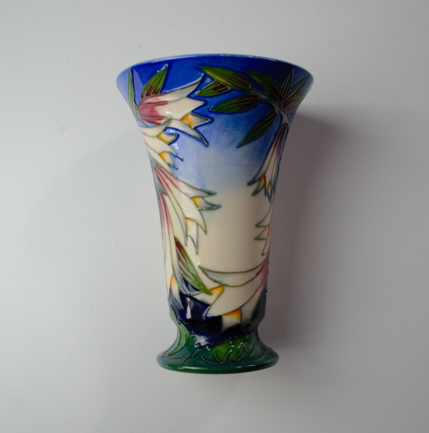 Discover the elegance of the Moorcroft Ivory Bell Vase 2004. Standing at 16cm high, it adds beauty to any space. Shop now to enhance your decor!