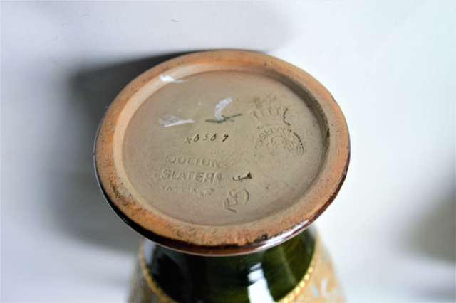 Получите эксклюзивный Royal Doulton Lambeth, подписанный Розиной Браун. Лимитированное издание - всего 2500 в мире! Закажите сейчас!