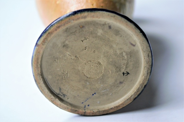 Откройте для себя очаровательную коллекцию Royal Doulton Lambeth с автографом GC Nellie Garbeth, 1879-1910 гг. Раскройте античное искусство! Покупайте сейчас и погрузитесь в историю.