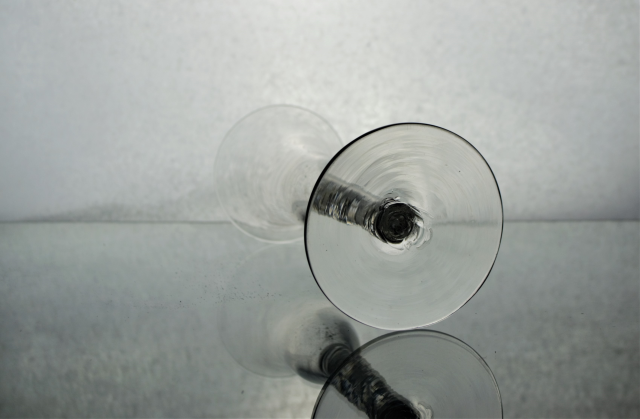 Discover our range of 18th-century bell bowl opaque twist drinking glasses. Shop now for this rare 1750-60 piece, 15cm in size, in excellent condition!