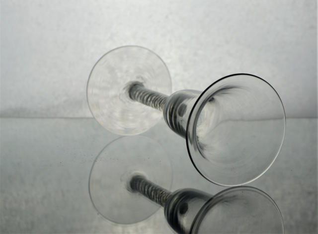 Discover our range of 18th-century bell bowl opaque twist drinking glasses. Shop now for this rare 1750-60 piece, 15cm in size, in excellent condition!