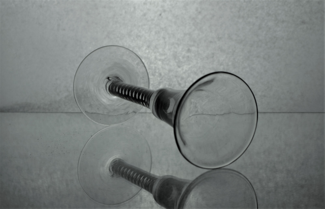 Discover our exquisite Georgian Bell Bowl Opaque Multi Twist Stem Drinking Glass. At 15cm high, it's perfect for entertaining. Shop now for your next unique piece!