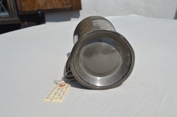 Discover our Victorian pewter tankard, a unique piece from Archway Tavern pub, made by Watts, Euston no. 256. Ideal for historical collectors, shop now!