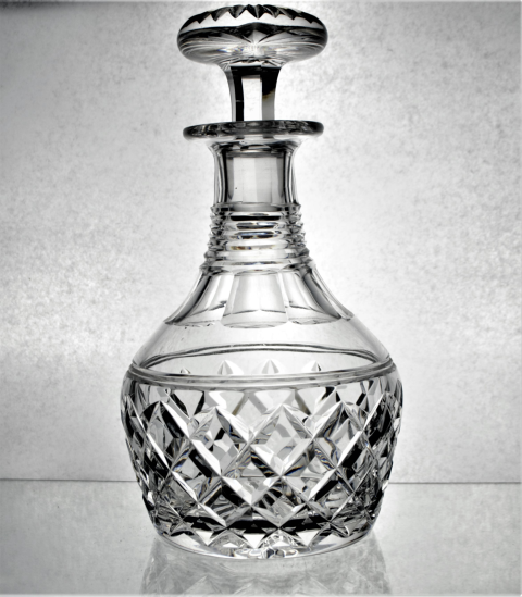 Explore our selection of 20th century cut glass decanters, 94cm in height. Act now to add a unique piece to your collection!