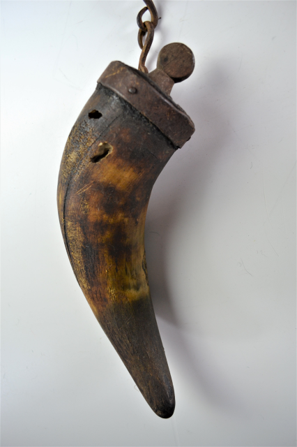 Discover our collection of 19th Century American buffalo horns, unique with axel grease history. One missing stopper. Explore now!