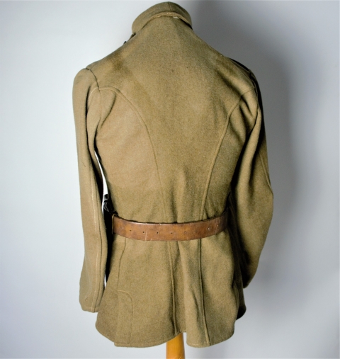 Discover our range of genuine Canadian Oliver Pattern 1914 belts, dated and high quality guaranteed. Shop now and add a piece of history to your collection!