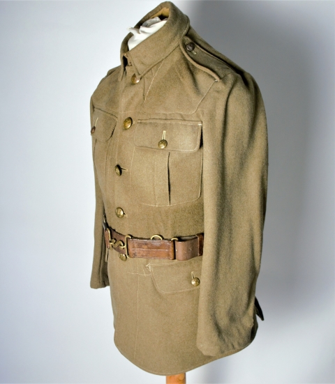 Discover our range of genuine Canadian Oliver Pattern 1914 belts, dated and high quality guaranteed. Shop now and add a piece of history to your collection!