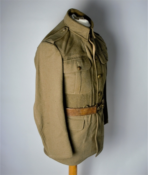 Discover our range of genuine Canadian Oliver Pattern 1914 belts, dated and high quality guaranteed. Shop now and add a piece of history to your collection!