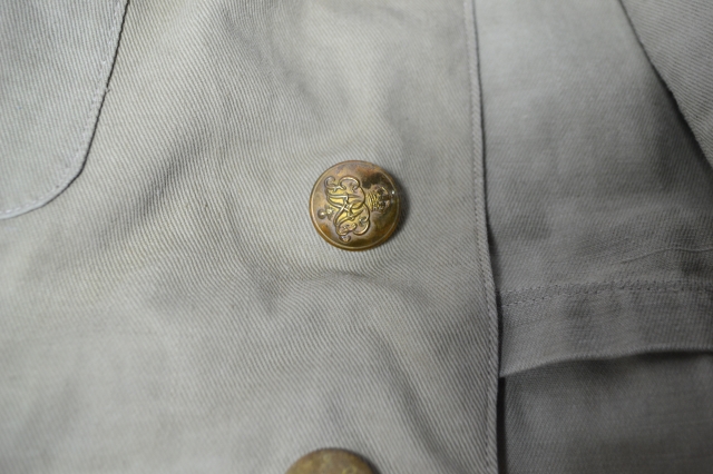 Discover our range of authentic Grenadier Guards officers' jackets and trousers, post 1918. Ideal for reenactments, history enthusiasts, or collectors. Shop now!