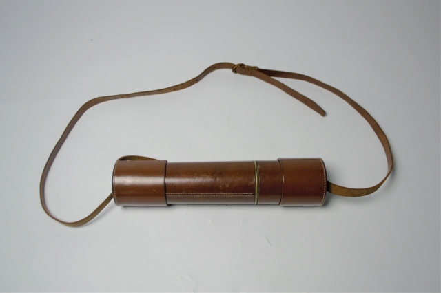 Discover Doland London's vintage five-band telescope from the late 19th/20th century. 106cm long. Explore and buy now!