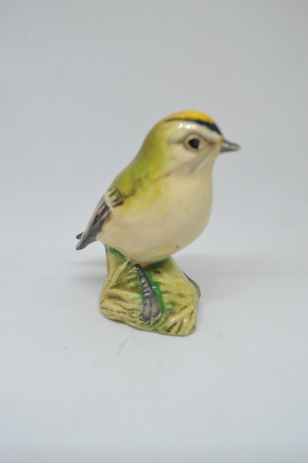 Shop our charming Beswick, England Gold Crest Figure No 2415. At just 7cm high, it's the perfect addition to any collection. Explore now for exclusive deals!
