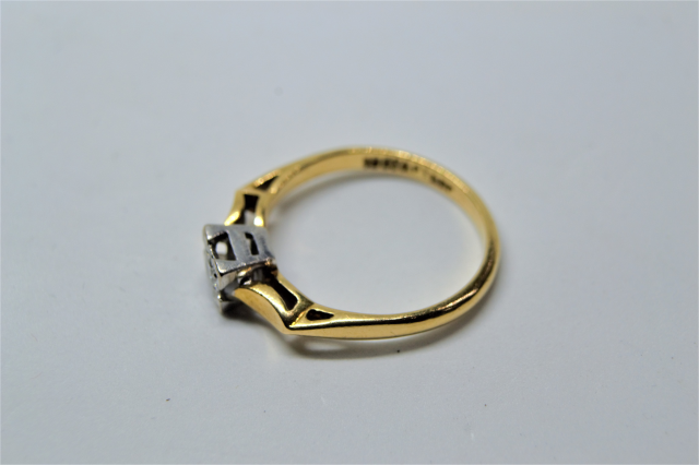 An 18ct Gold With Platinum Setting Solitaire Diamond Ring.