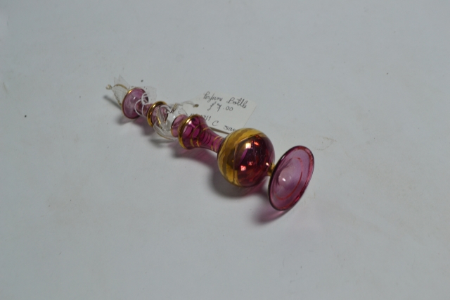 Discover our wide range of luxury perfume bottles! Elegant design meets lasting fragrance. Shop now to find your perfect scent. Make a statement with our products!