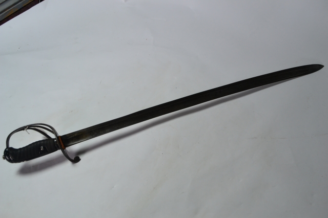 Discover our collection of 1821 pattern cavalry sabres! These authentic features offer a glimpse into history. Browse now and add a valuable piece to your collection.