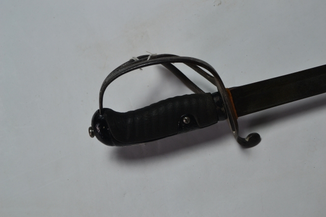 Discover our collection of 1821 pattern cavalry sabres! These authentic features offer a glimpse into history. Browse now and add a valuable piece to your collection.