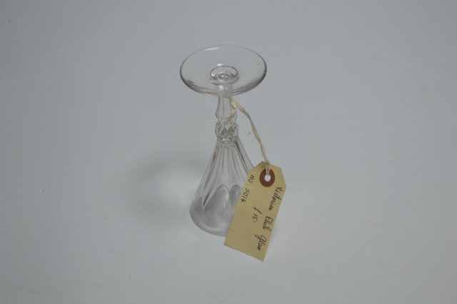 Discover our delicate Victorian flute glasses, 14cm high, perfect for your elegant dining. Browse now and add a touch of sophistication to your table settings.