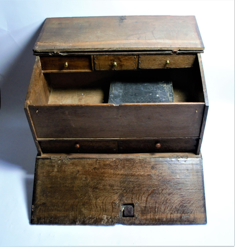Discover our 1708 oak table top bible box bureau, an exquisite treasure loaded with history. Explore now to bring a touch of the 18th century to your home!