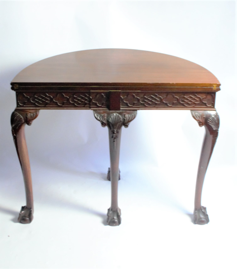 Discover our vintage Edwardian mahogany card table. In good condition and a unique addition to any home. Shop now for special antique furniture pieces!
