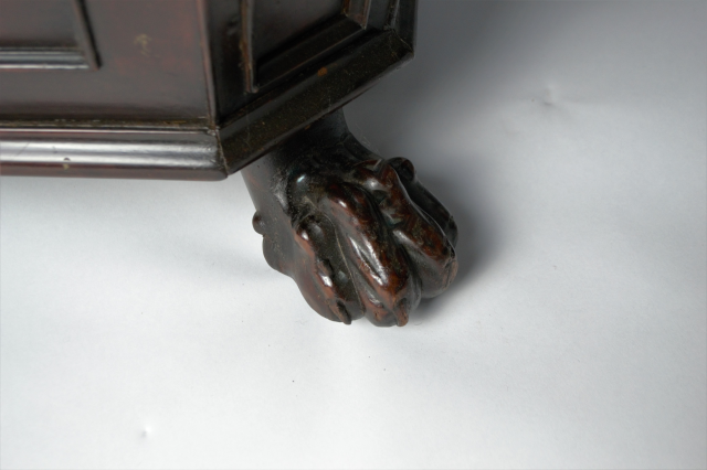 Experience elegance with our late Regency mahogany sarcophagus wine cooler. Stunningly carved with lion's paw feet and lead-lined interior. Shop now. Size: 70x56x60cm.