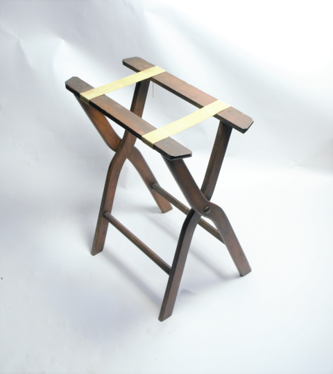 Откройте для себя нашу великолепную, подлинную поднос для дворецкого из дуба поздневикторианского/эдвардианского периода с подставкой. Идеально подходит для добавления винтажного штриха в ваше пространство. Покупайте сейчас для бесконечной элегантности!