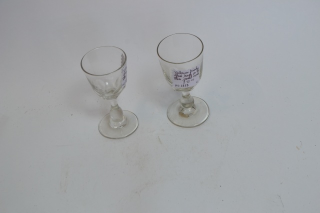 Discover our range of authentic Victorian drinking glasses with a unique knob on the stem. Buy your perfect pair today and add a vintage touch to your collection!