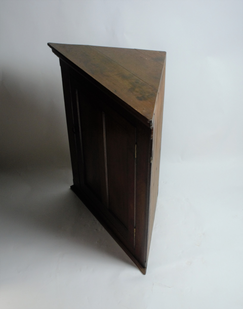 Discover our 19th-century small Oak corner cupboard in good condition, 72cm high x 56cm across the front. Explore now for unique antique furnishings!