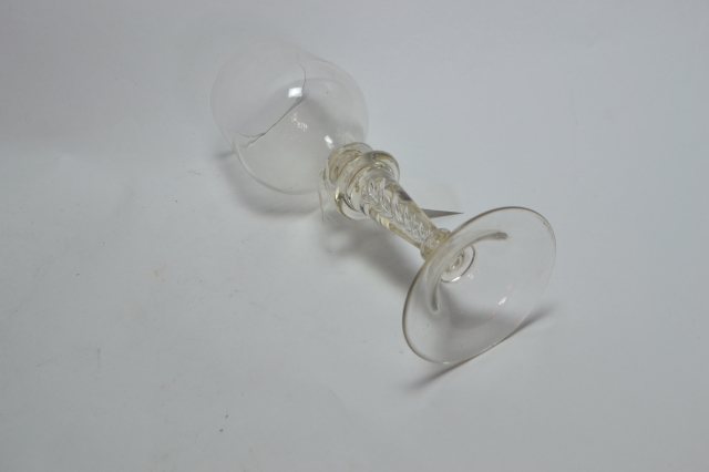 Shop our Spiral Twist Drinking Glasses perfect for everyday use or special occasions! Discover unbeatable durability and unique design. Order now & transform your dining experience!