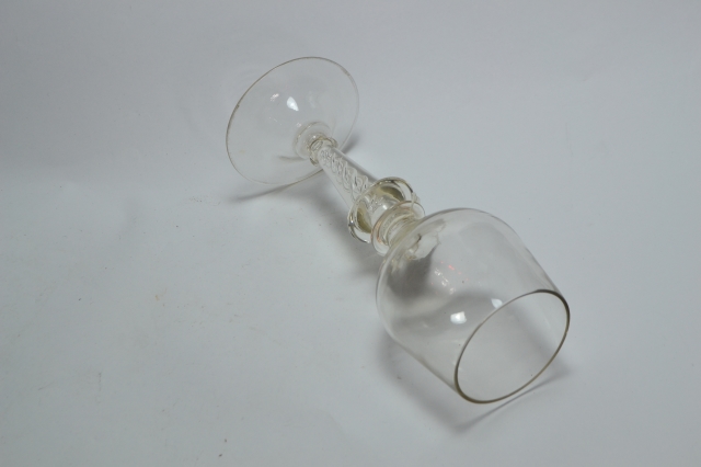 Shop our Spiral Twist Drinking Glasses perfect for everyday use or special occasions! Discover unbeatable durability and unique design. Order now & transform your dining experience!