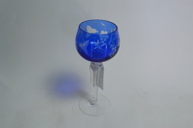 Discover our Bohemian blue long-stemmed wine glasses! High-quality and beautifully designed for your elegant dining. Shop now and elevate your dining experience.