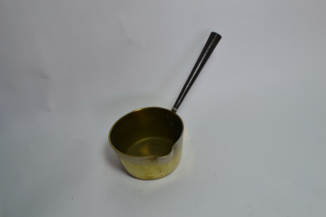 Shop for our high-quality 18cm brass pan! Its heavy-duty construction guarantees long-lasting use. Order now and elevate your cooking experience.