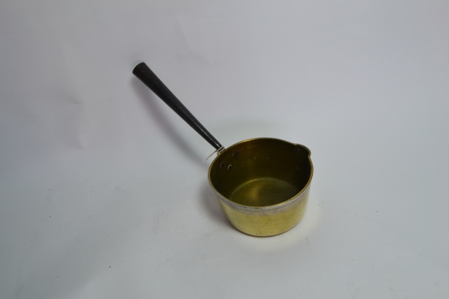 Shop for our high-quality 18cm brass pan! Its heavy-duty construction guarantees long-lasting use. Order now and elevate your cooking experience.