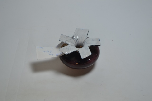 Discover our captivating small amethyst vases. High-quality craftsmanship perfect for your decor. Shop now to beautify your space with elegant amethyst statement pieces.