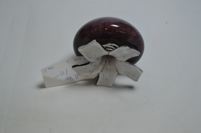 Discover our captivating small amethyst vases. High-quality craftsmanship perfect for your decor. Shop now to beautify your space with elegant amethyst statement pieces.