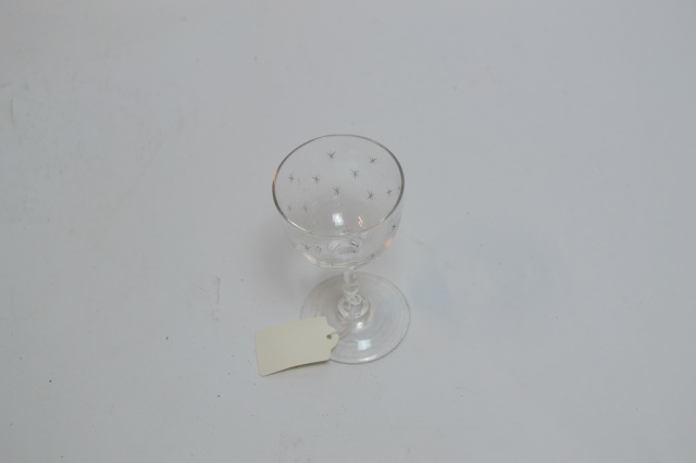 Discover our elegant Pall Mall or Lady Hamilton glass star pattern. Unleash your style with our high-quality pieces. Shop now to uplift your dining experience!