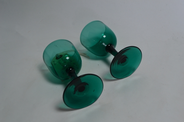 Discover our elegant pair of Georgian green wine glasses, a perfect addition to your table. Shop now for these unique, hand-crafted pieces with intricate detailing.