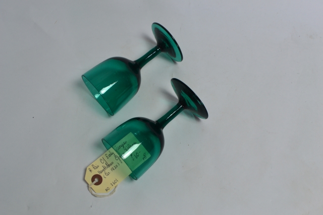 Discover our stunning collection of Georgian green wine glasses. Handcrafted and perfect for any occasion. Shop now to find your unique piece!