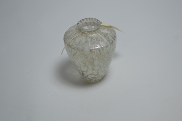 Discover our Royal Brierley opaque squat vase, a perfect addition to any home decor. Unique, 15cm high and finely crafted. Shop now for this masterpiece!