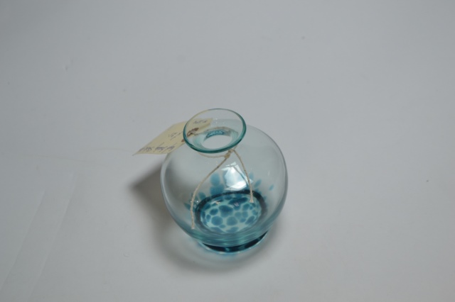 Explore our Royal Brierley studio glass collection. Marvel at pieces standing 10cm high. Unleash the beauty of your interiors. Shop now!