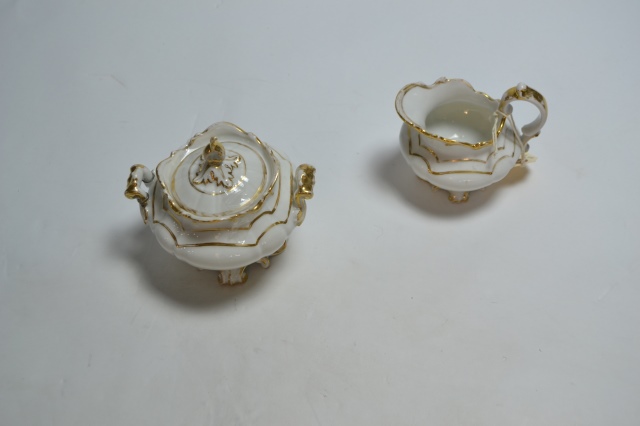 Discover our collection of white and gilt lidded sugar bowls and milk jugs. Beautiful designs, great prices. Shop now and elevate your dining experience!
