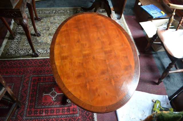 Discover our Elm cross-banded coffee table, perfect for any living room. Dimensions: 73cm x 110cm x 50cm. Shop now and elevate your home decor!