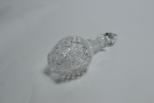 Explore our range of 20th century decanters, 32cm in height. Perfect for your home bar. Shop now to elevate your wine experience! Don't miss out!