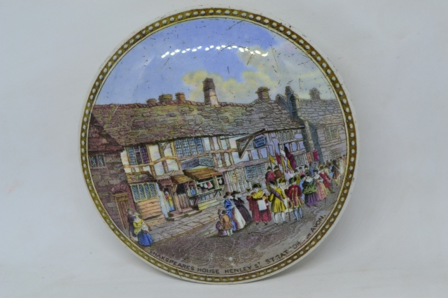 Discover our exclusive range of Prattware lids, featuring designs like Shakespeare's birthplace. Shop now and add a touch of class to your collection.