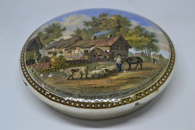 Discover our exclusive range of Prattware lids featuring Anne Hathaway's House design. Buy now for your pottery collection and enjoy its unique specifications!