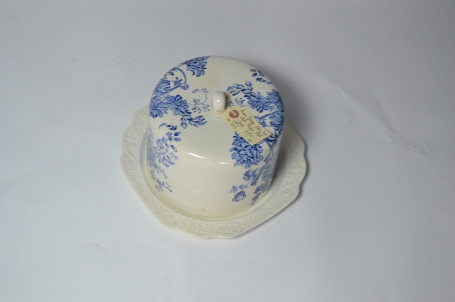 Discover our wide range of Cheese Plate and Cover Crown Devon. Crafted to perfection, ensuring durability and elegance. Shop now to grace your dinner table!