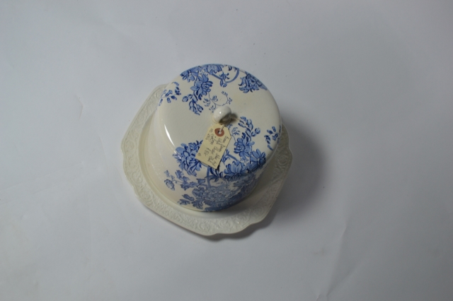 Discover our wide range of Cheese Plate and Cover Crown Devon. Crafted to perfection, ensuring durability and elegance. Shop now to grace your dinner table!