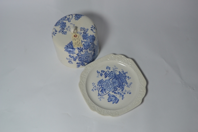 Discover our wide range of Cheese Plate and Cover Crown Devon. Crafted to perfection, ensuring durability and elegance. Shop now to grace your dinner table!