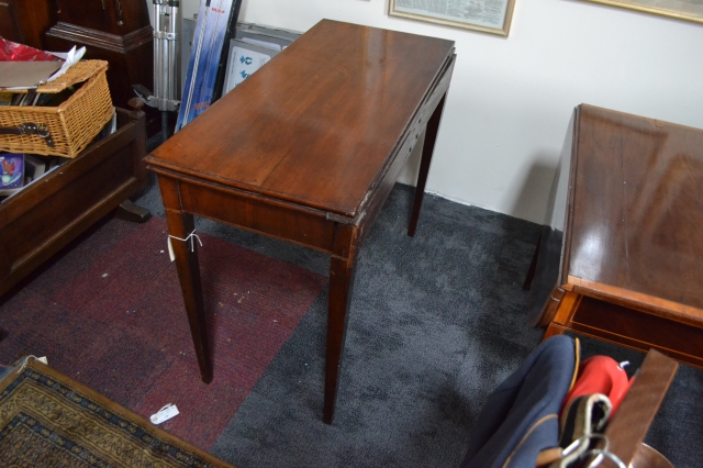 Discover our 1820 Georgian mahogany fold over tea table. Perfect for collectors, it measures 43cm x 90cm x 73cm. See it now and transform your room.