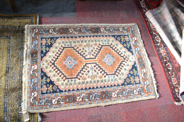 Discover authentic Persian rugs in our online store. This 115cm x 83cm masterpiece awaits you. Act now to add elegance to your décor! Shop now.